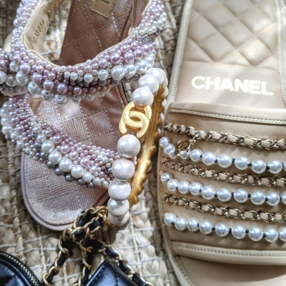 HP✨😍CHANEL✨20P💯CC Pearl Chain Slide Mules - Picture 2 of 13